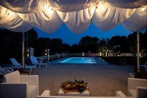 Fantastic Trulli Olea With Pool Garden