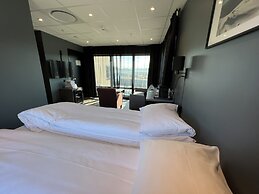 Arctic Sea Hotel