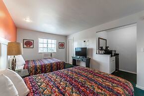 Captain's Table Hotel