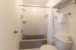 Captain's Table Hotel