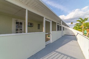 Captain's Table Hotel