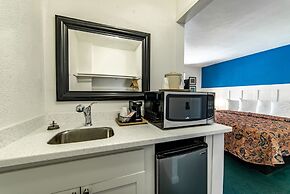 Captain's Table Hotel