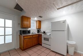 Captain's Table Hotel