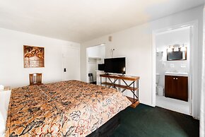 Captain's Table Hotel