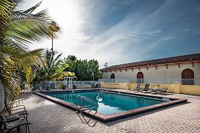Captain's Table Hotel