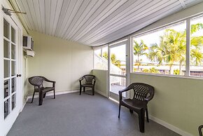 Captain's Table Hotel