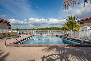 Captain's Table Hotel