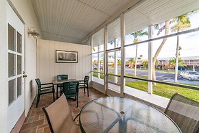 Captain's Table Hotel