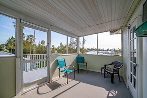 Captain's Table Hotel