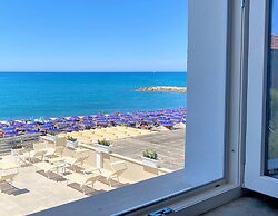 Hotel Cecina Beach