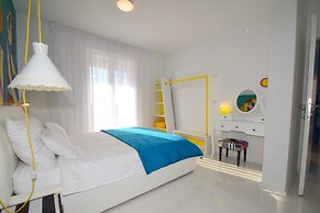 87 Stairs Apartment