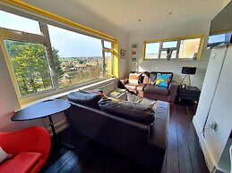 3 Bed House Stunning Views And Free Parking