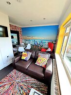 3 Bed House Stunning Views And Free Parking