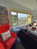 3 Bed House Stunning Views And Free Parking