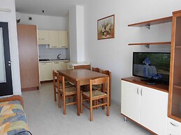 Serene Flat With Balcony and Pool - Beahost