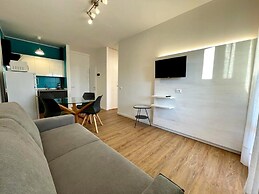 Modern Apartment With Pool and sea View