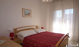 Red Flat With Shared Pool and Private Parking