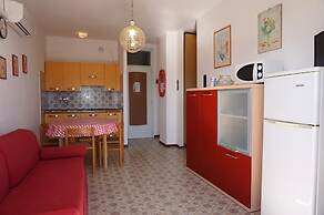 Red Flat With Shared Pool and Private Parking