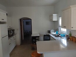 1-bed House Sleeps 2 With Parking