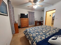 1-bed House Sleeps 2 With Parking