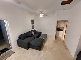 1-bed House Sleeps 2 With Parking