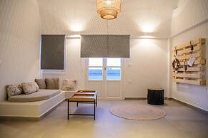 Central Oia Hostel