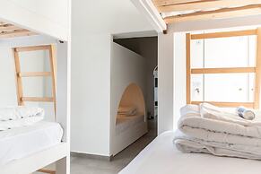 Central Oia Hostel