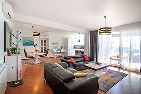 73 Stairs Apartment