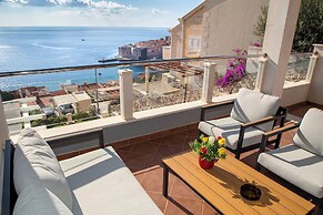 73 Stairs Apartment