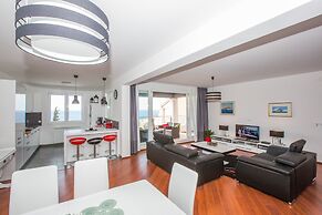 73 Stairs Apartment