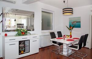 73 Stairs Apartment