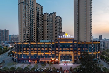Microtel by Wyndham Miluo Downtown Hotel