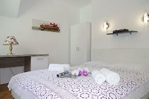 Villa Cujez With Sauna And Pool