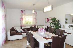 Villa Cujez With Sauna And Pool