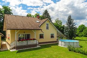 Villa Cujez With Sauna And Pool
