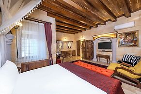 Pegas Cave Suites