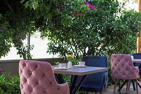 Toprak Hotel