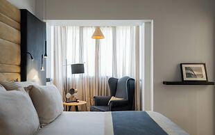 Athenian Riviera Luxurious Residence