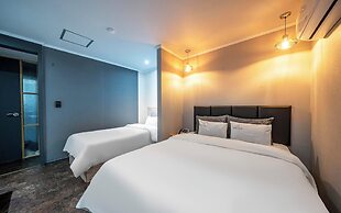 Yeosu Hotel The B