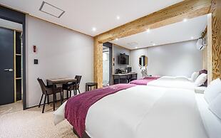 Yeosu Hotel The B