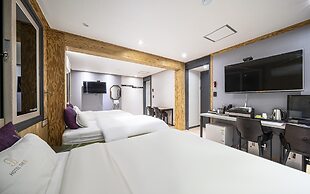Yeosu Hotel The B