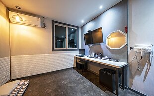 Yeosu Hotel The B