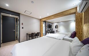Yeosu Hotel The B