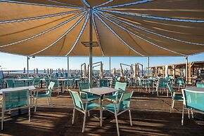 Arnor De Luxe Hotel
