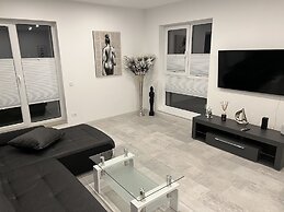 Stunning 2-Room Penthouse Lakeview W11