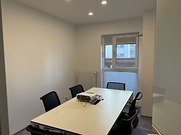 Stunning 2-Room Penthouse Lakeview W11