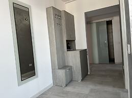 Stunning 2-Room Penthouse Lakeview W11