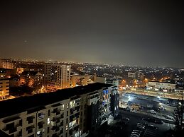 Stunning 2-Room Penthouse Lakeview W11