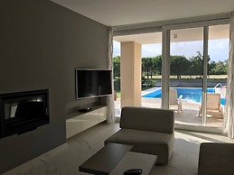 Beautiful Modern Villa in Albarella by Beahost