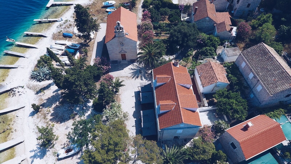 Vrnik Arts Club